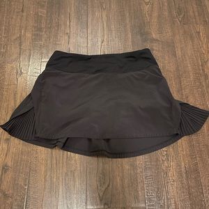 Size 4 Lululemon black play off the pleats skirt